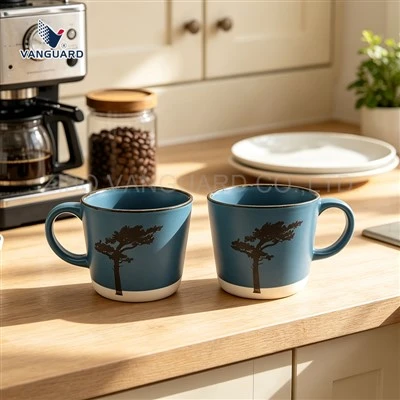 Tasse en céramique de pin bleu